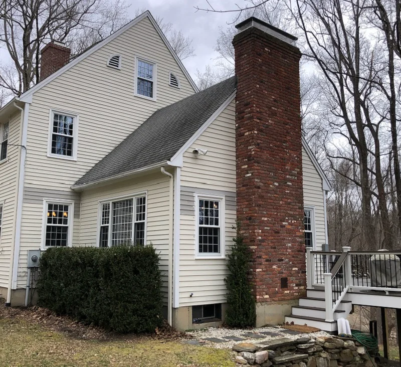 Redding, CT colonial home with Harvey Tribute replacement windows